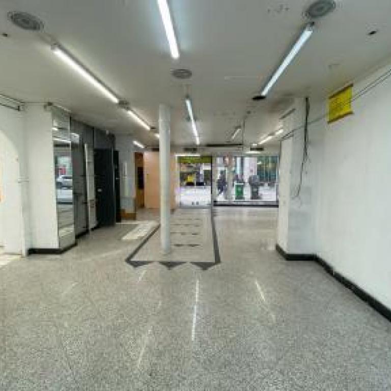 Commerces à louer de 331m2 