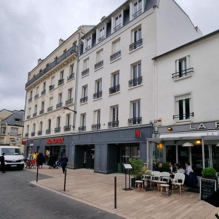 Local commercial, Locaux d'habitation à vendre de 697m2 