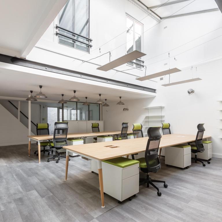 BUREAUX / LOCAUX COMMERCIAUX A LOUER 