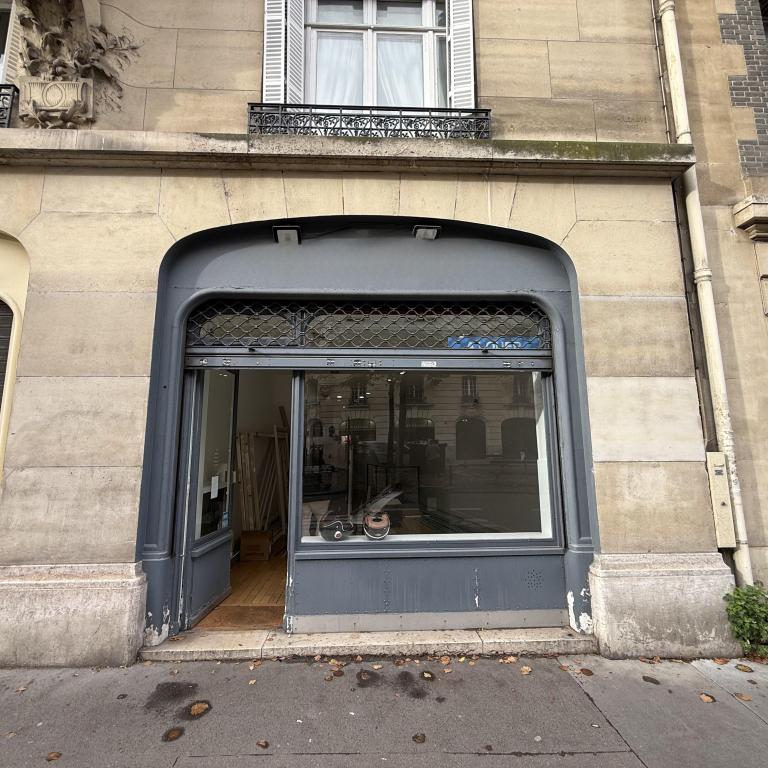 A louer local commercial boulevard Raspail 75006