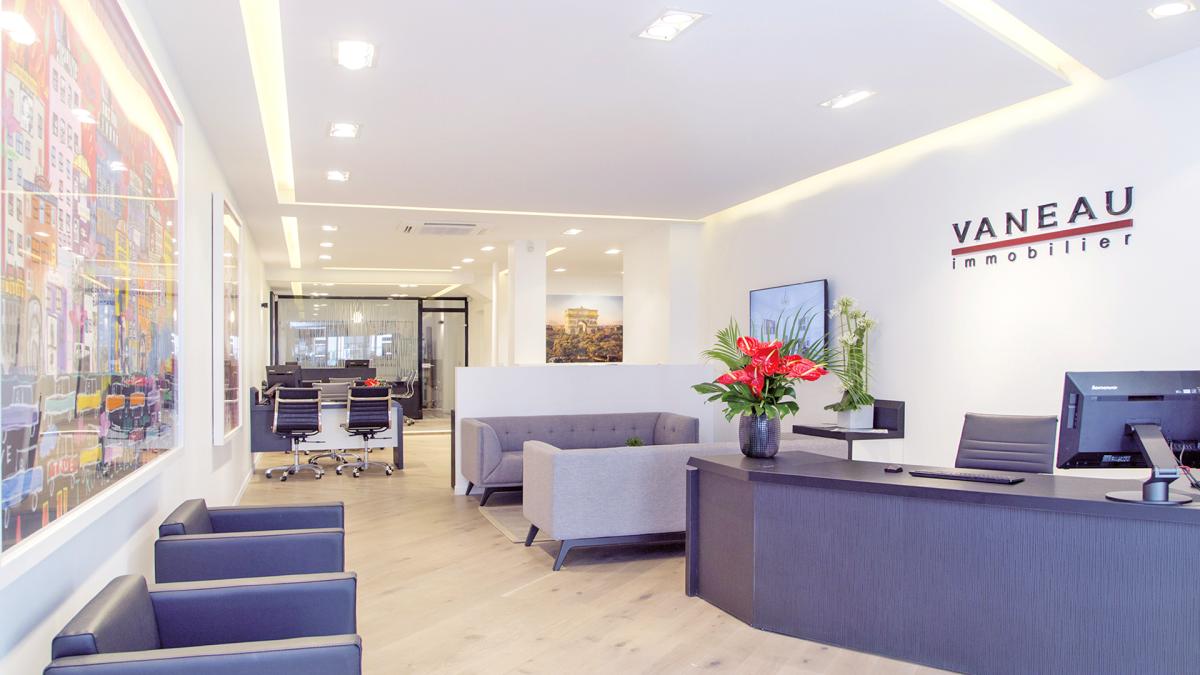 ntérieur de l’agence Vaneau Saint-Honoré à Paris 8e – immobilier de prestige