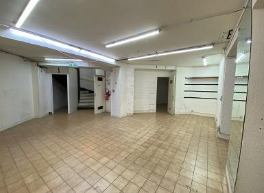 Commerces à louer de 331m2 