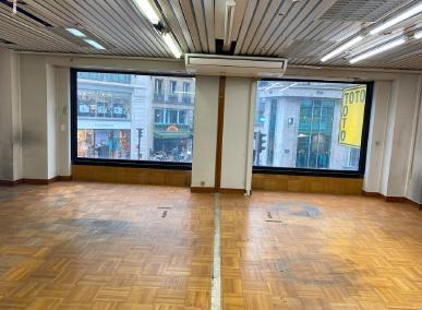 Commerces à louer de 331m2 