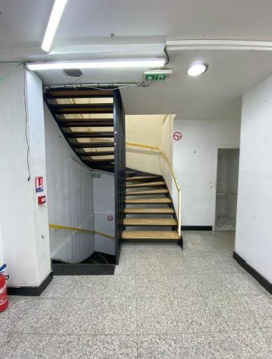 Commerces à louer de 331m2 