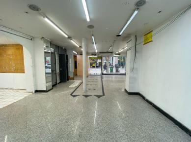 Commerces à louer de 331m2 