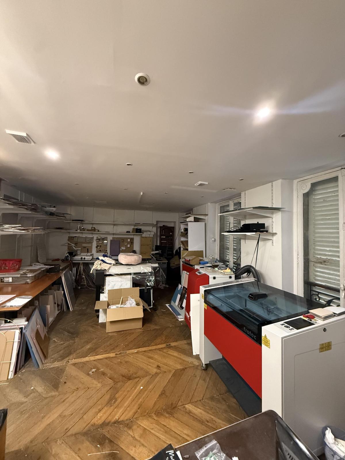 A saisir boutique offrant une belle visibilité bd Magenta et bd Poissonnière.