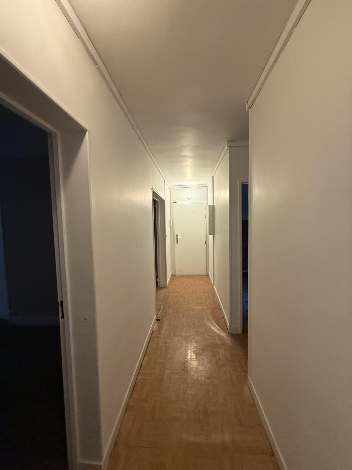 À CEDER BOUTIQUE AVEC APPARTEMENT PRIVÉ ET ANNEXES