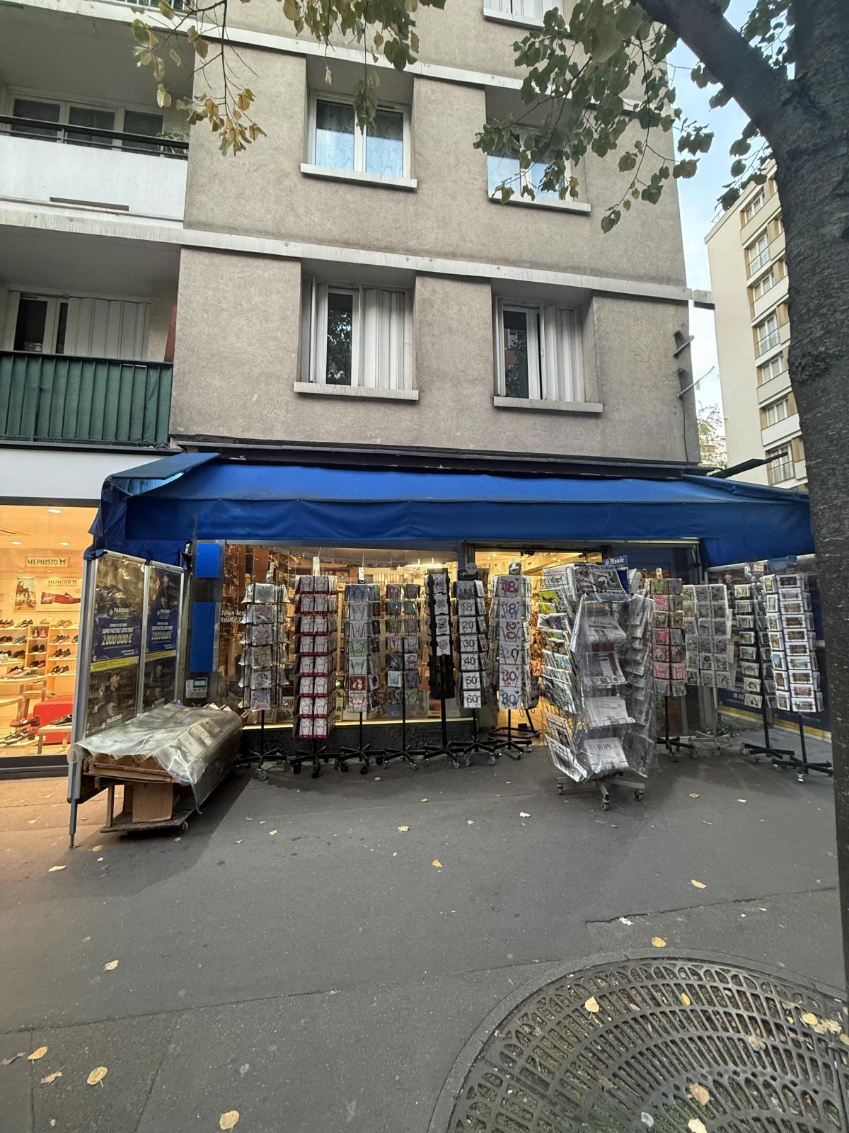 À CEDER BOUTIQUE AVEC APPARTEMENT PRIVÉ ET ANNEXES