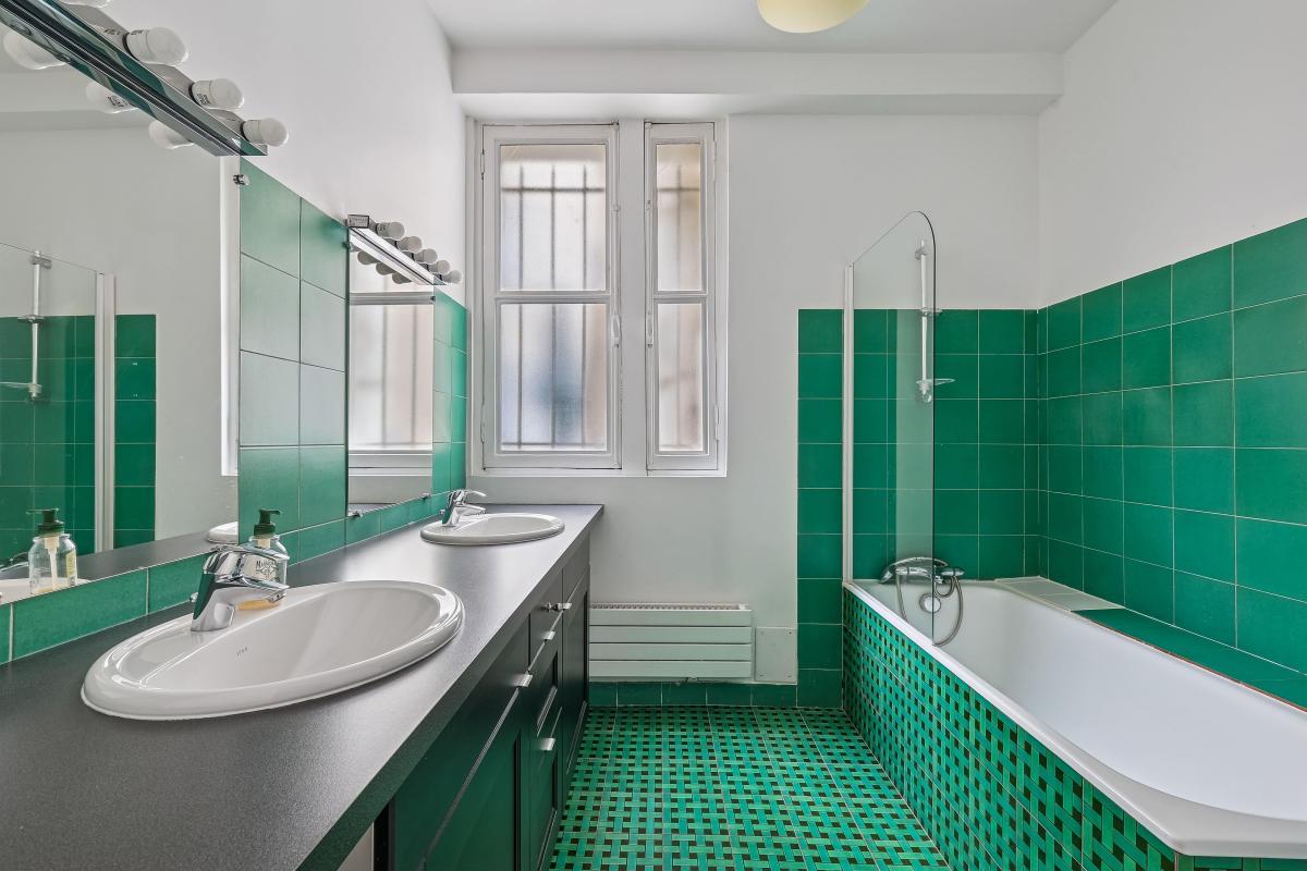 Bureaux 154 m² avec terrasse privative de 50 m² - 1er Rue du Pont Neuf