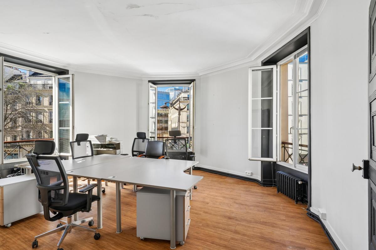 Bureaux en angle livrés rénovés