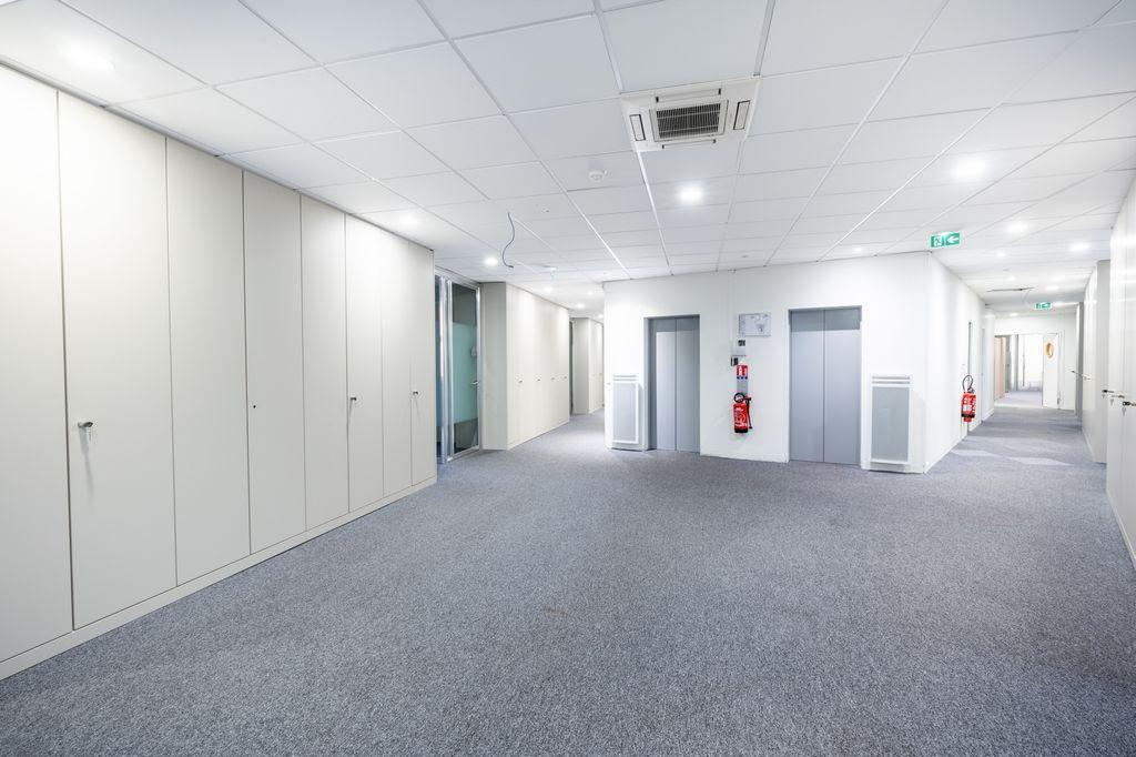 Activité, Bureaux à vendre de 3959m2 