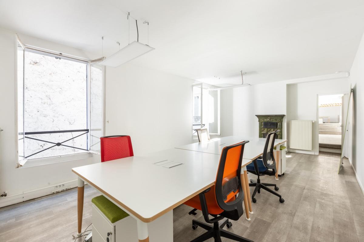 BUREAUX / LOCAUX COMMERCIAUX A LOUER 