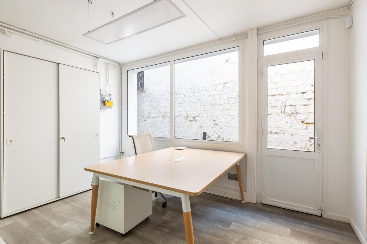 BUREAUX / LOCAUX COMMERCIAUX A LOUER 