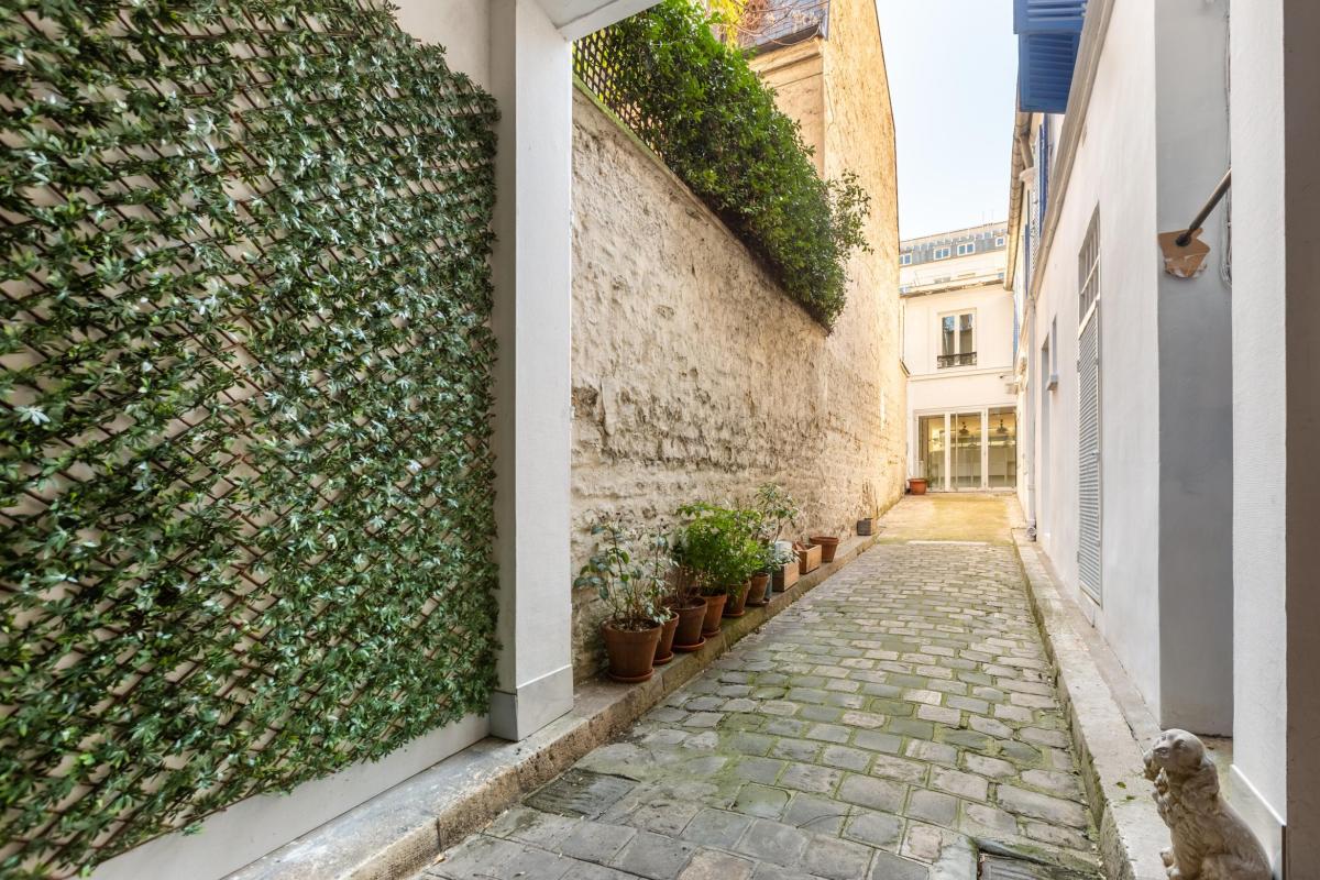 BUREAUX / LOCAUX COMMERCIAUX A LOUER 