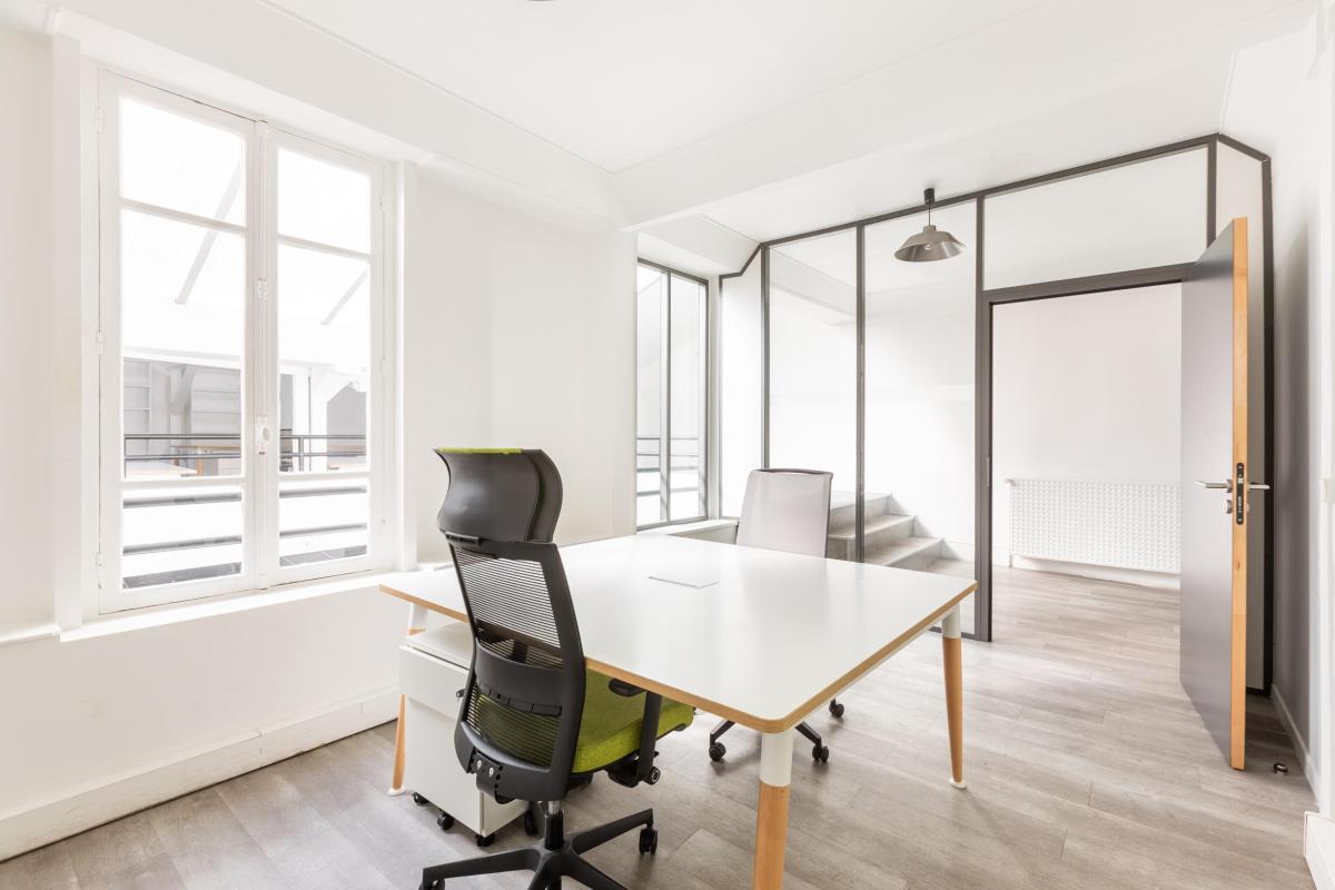 BUREAUX / LOCAUX COMMERCIAUX A LOUER 