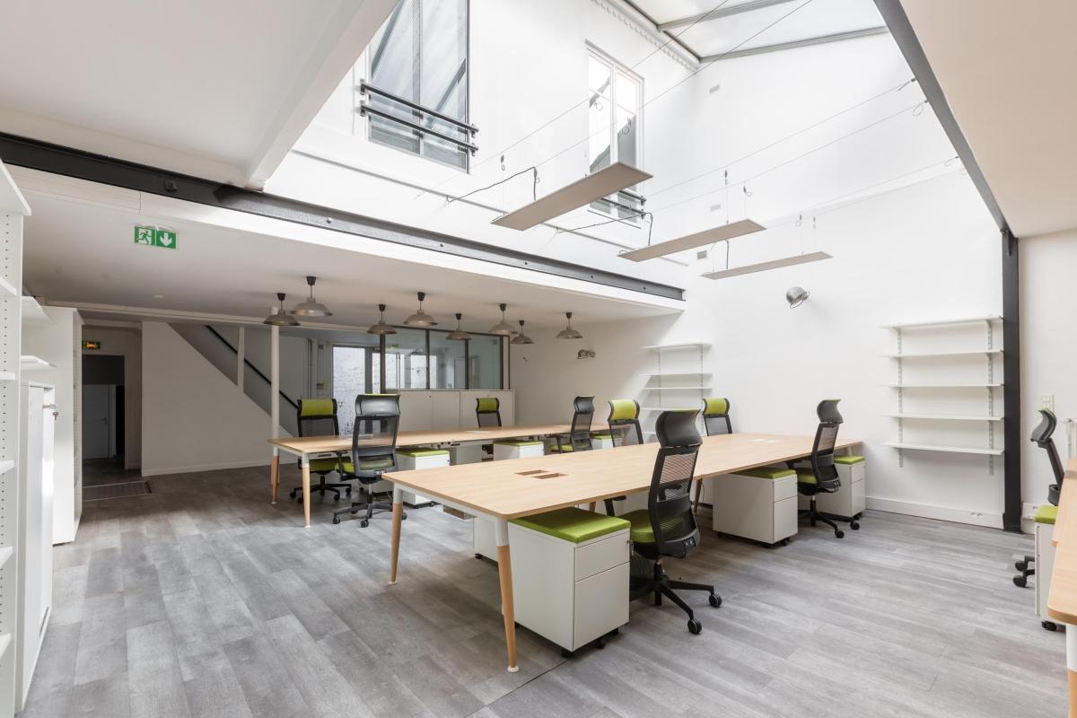 BUREAUX / LOCAUX COMMERCIAUX A LOUER 