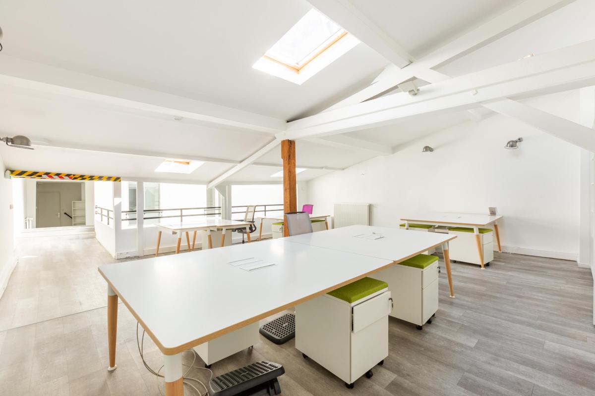 BUREAUX / LOCAUX COMMERCIAUX A LOUER 