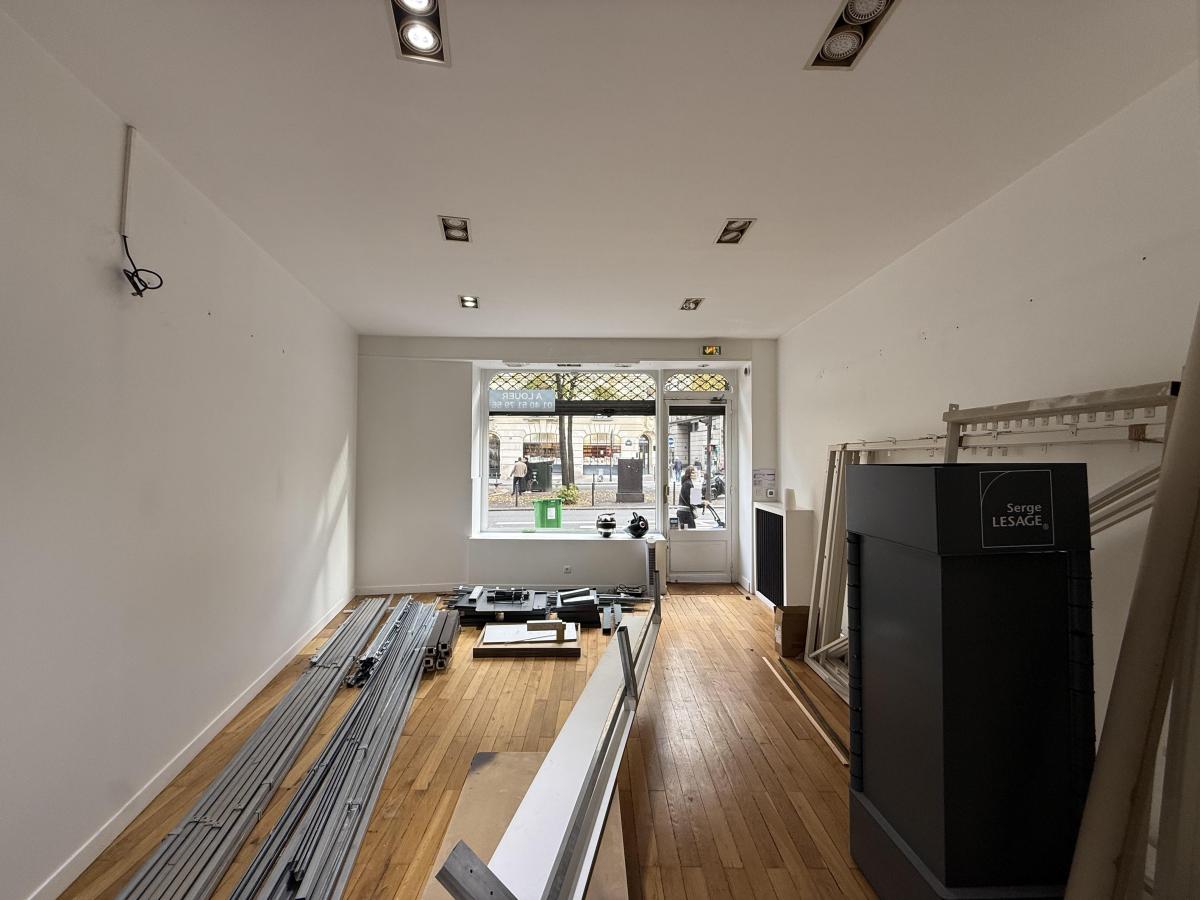 A louer local commercial boulevard Raspail 75006